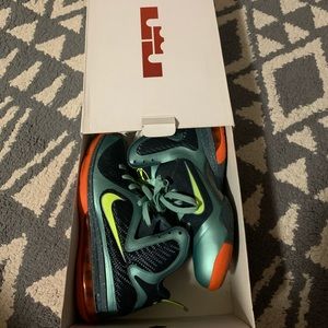 Lebron 9s canon color way excellent Mens sz7.5